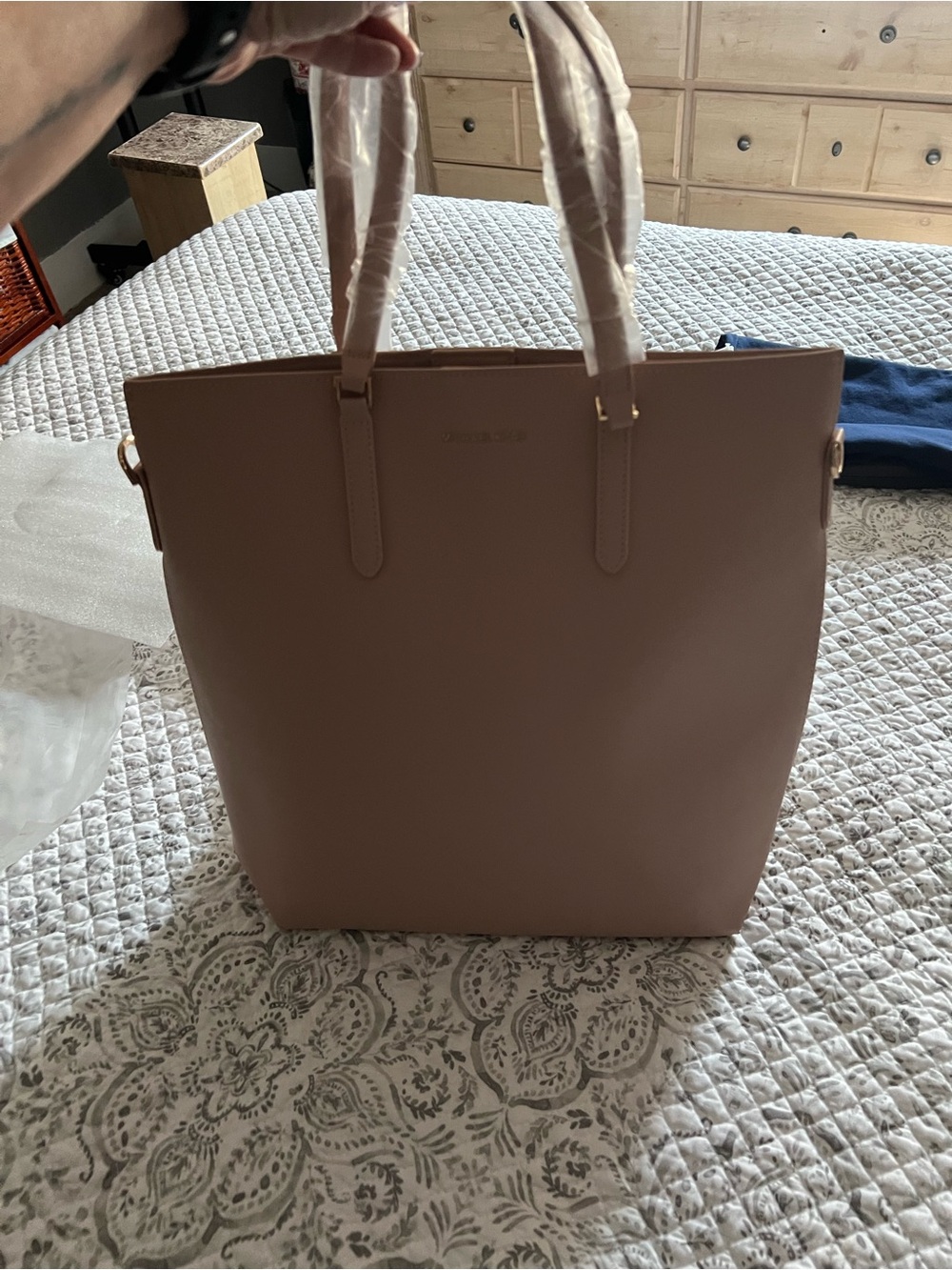 Michael Kors Pale Pink Leather Tote with Gold Hardware comes with dust bag and p - Picture 3 of 4